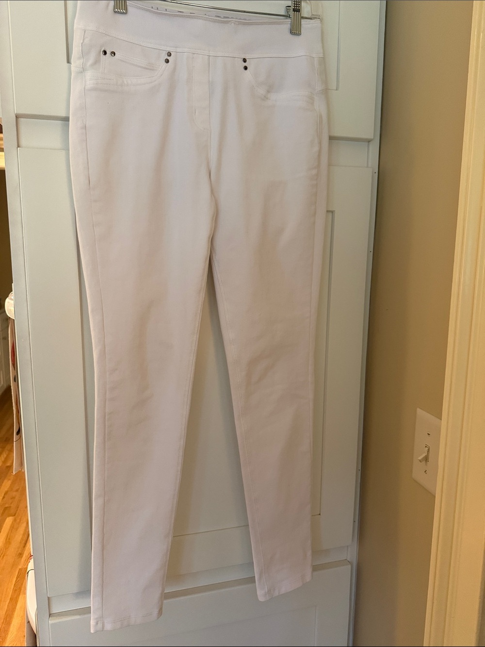 Women’s White Stretch Skinny Jeans